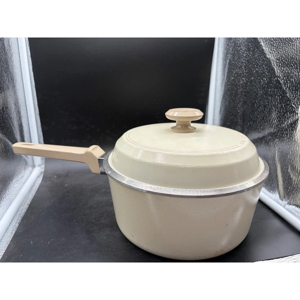 Vintage Club Aluminum Cream Saucepan with Lid Retro Cast Aluminum Pot 2 Quart